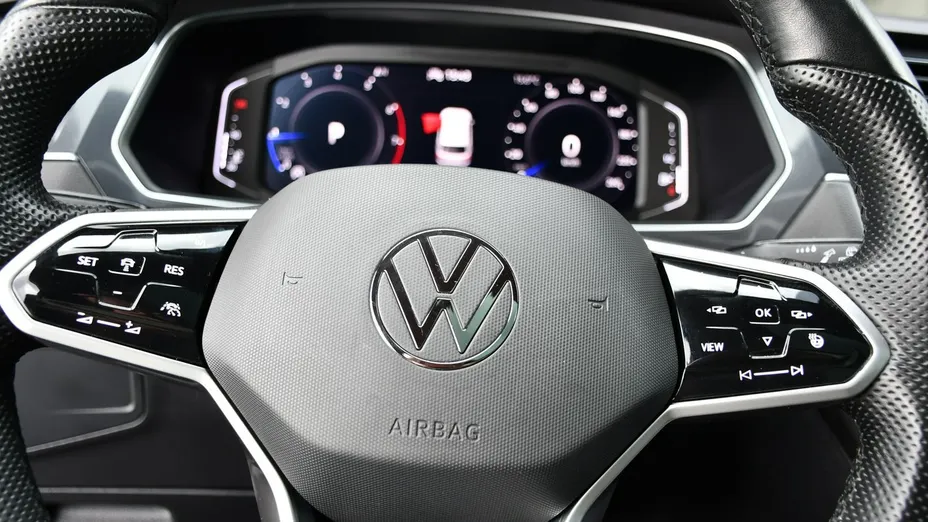 VOLKSWAGEN Tiguan -