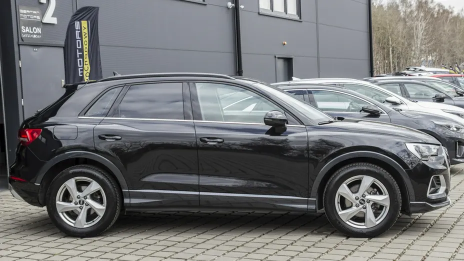AUDI Q3 -