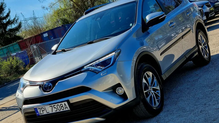 TOYOTA RAV4 -
