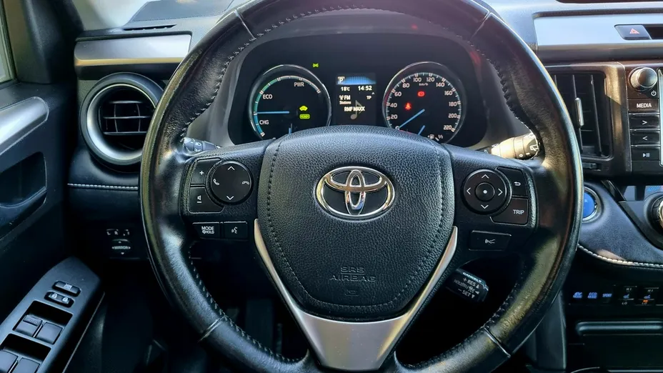 TOYOTA RAV4 -