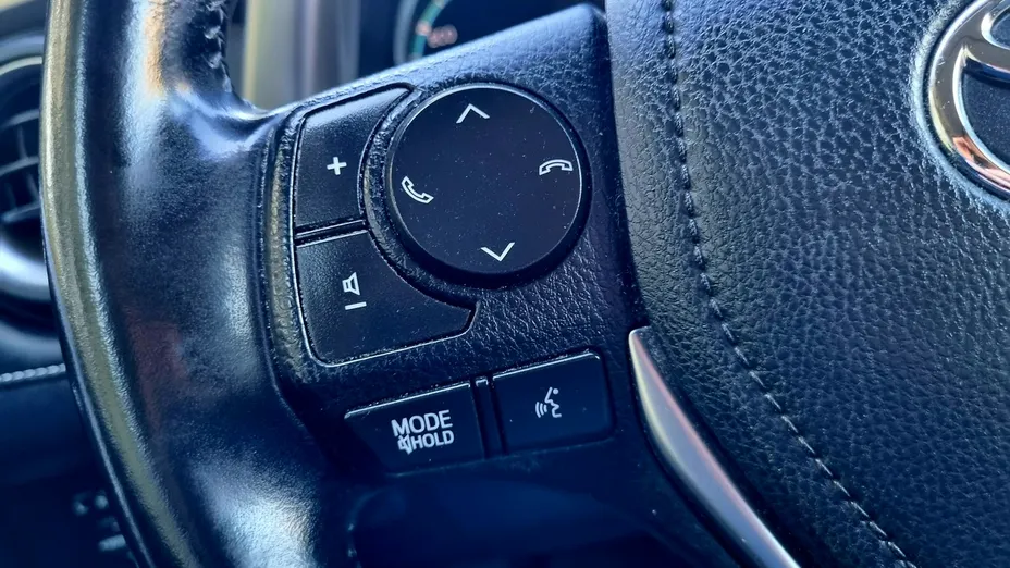 TOYOTA RAV4 -