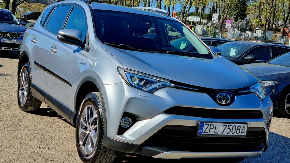 TOYOTA RAV4 -