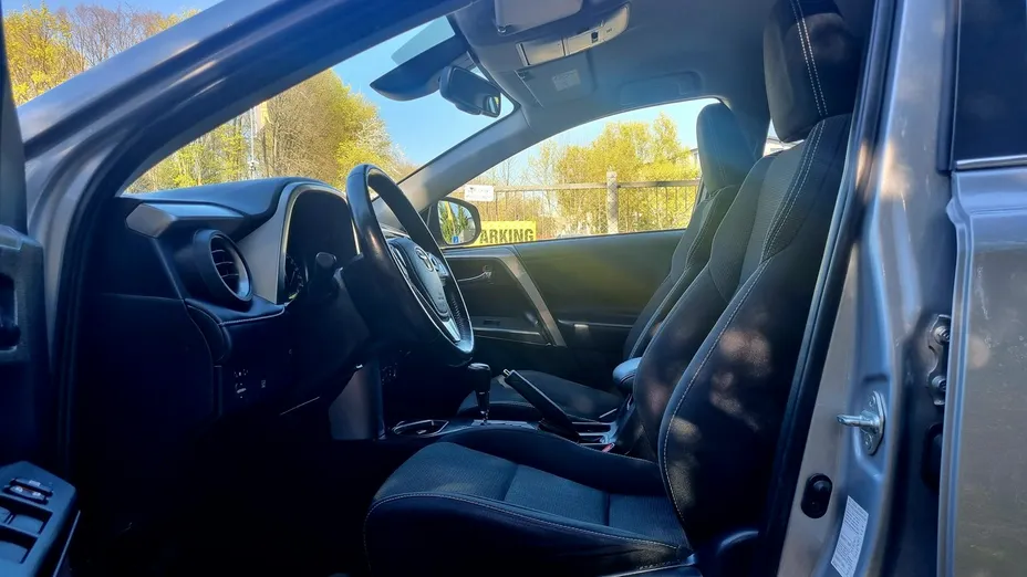 TOYOTA RAV4 -
