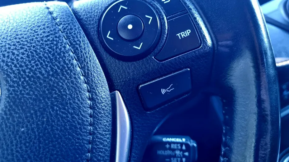 TOYOTA RAV4 -