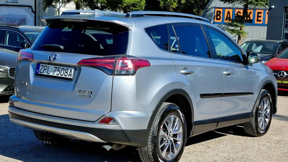 TOYOTA RAV4 -