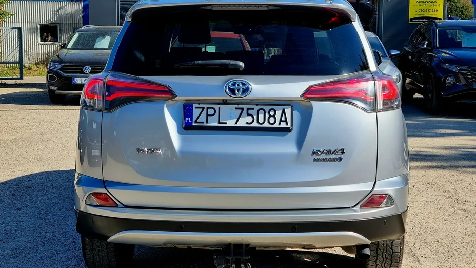 TOYOTA RAV4 -