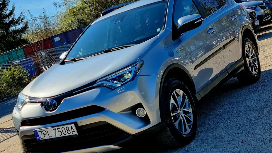 TOYOTA RAV4 -