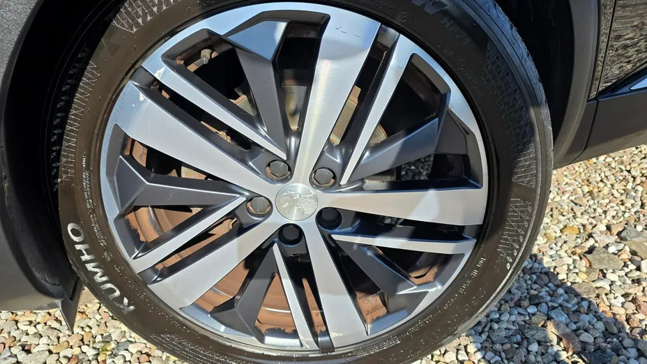 PEUGEOT 5008 -