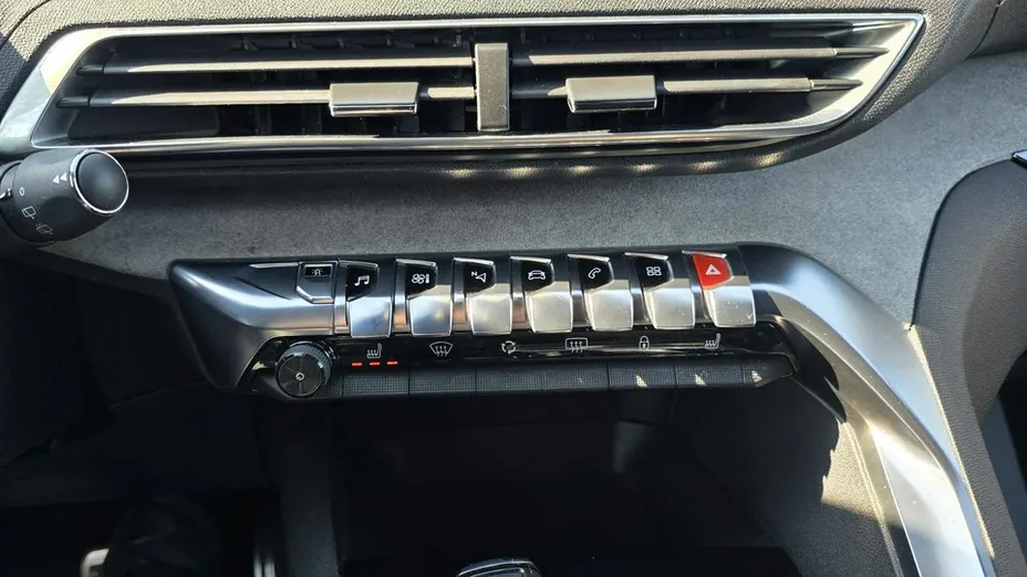 PEUGEOT 5008 -