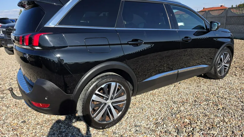 PEUGEOT 5008 -