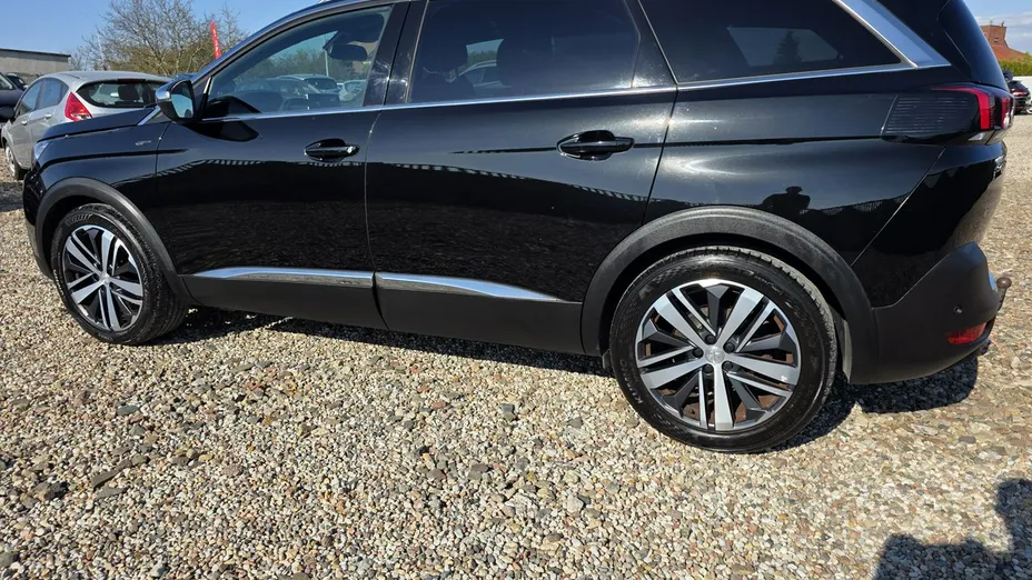 PEUGEOT 5008 -