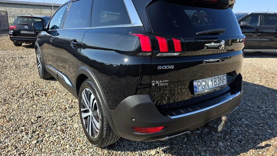 PEUGEOT 5008 -
