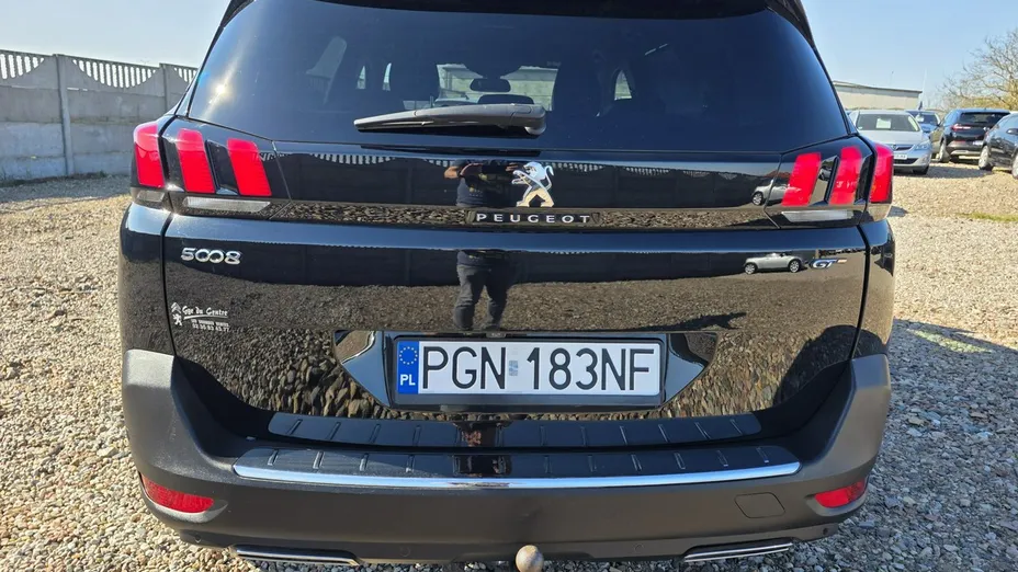PEUGEOT 5008 -
