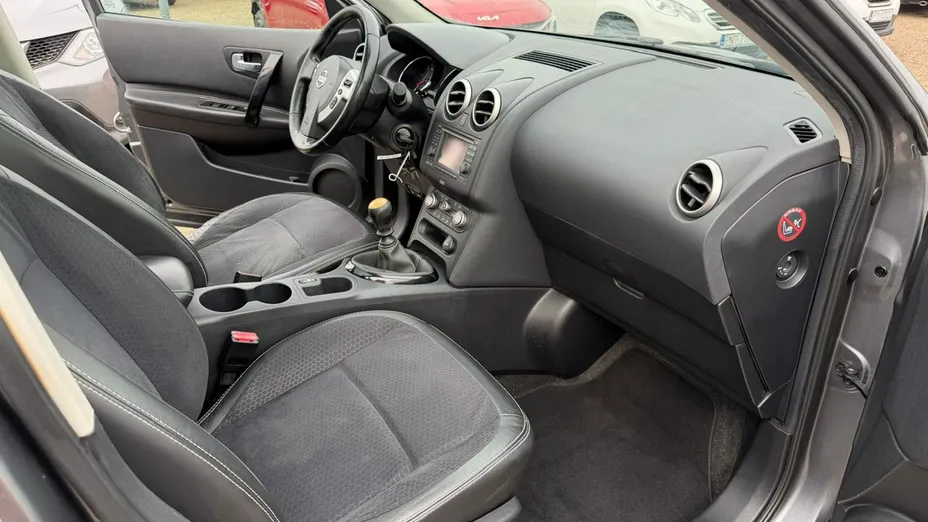 NISSAN Qashqai -
