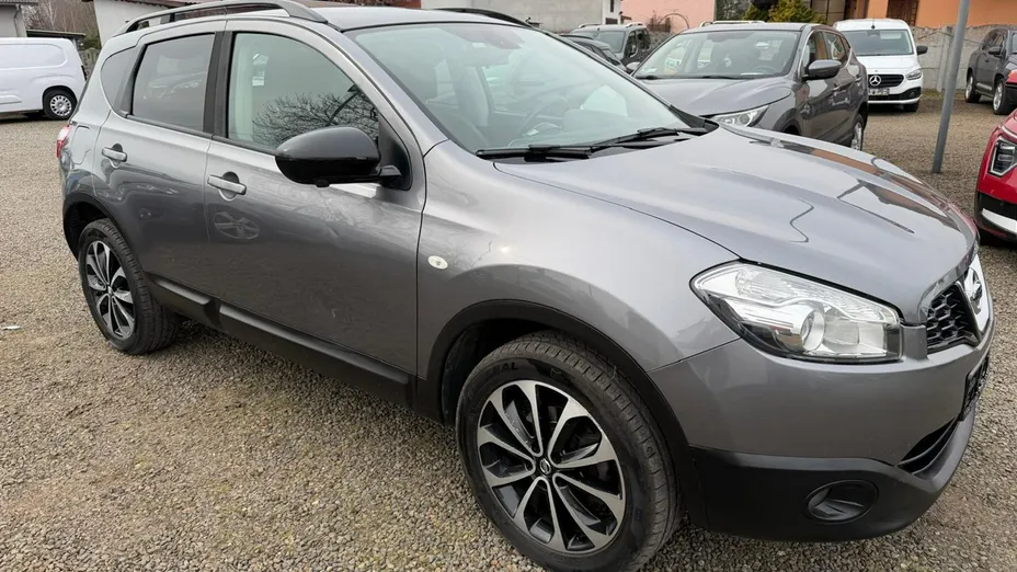 NISSAN Qashqai -