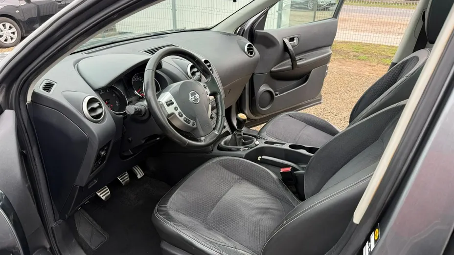 NISSAN Qashqai -