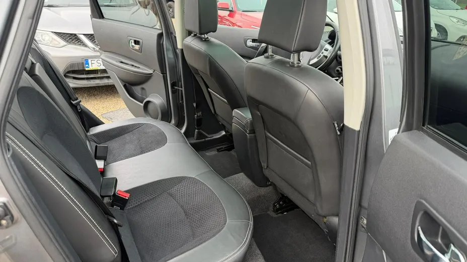 NISSAN Qashqai -