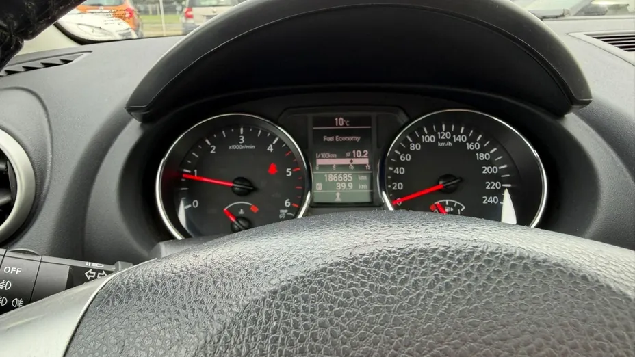 NISSAN Qashqai -
