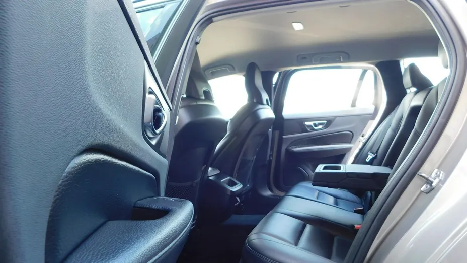 VOLVO V60 -