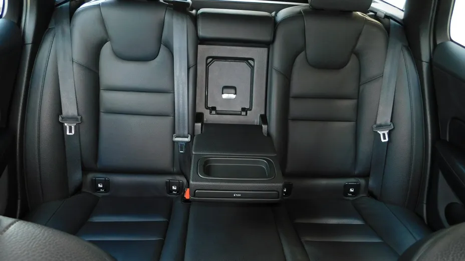 VOLVO V60 -