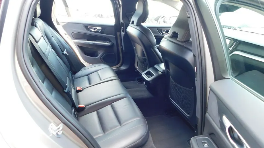 VOLVO V60 -