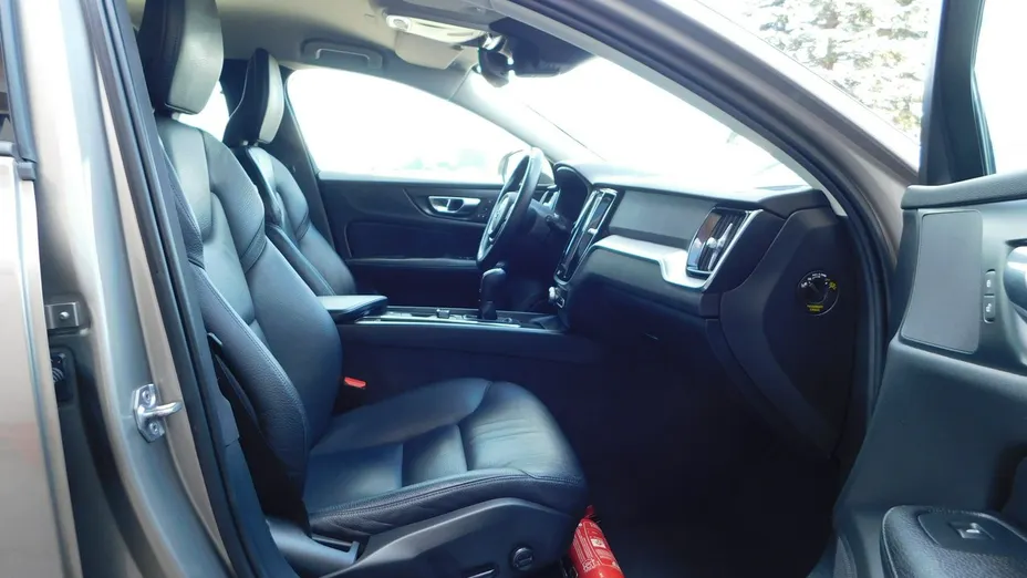 VOLVO V60 -