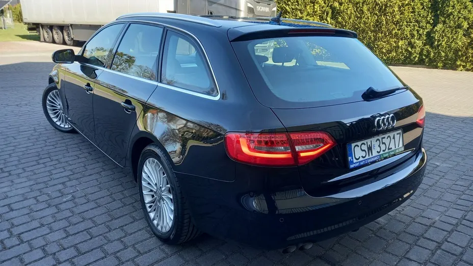 AUDI A4 -