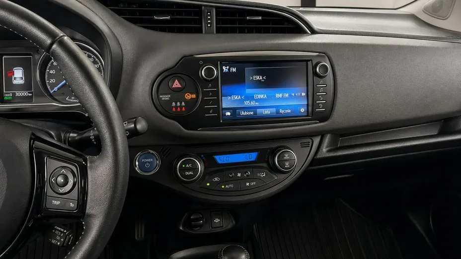 TOYOTA Yaris -