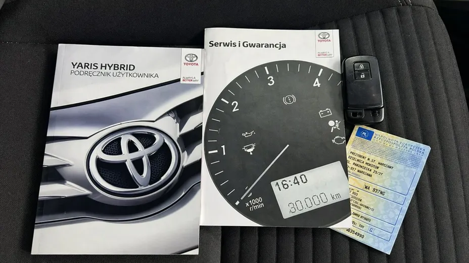 TOYOTA Yaris -