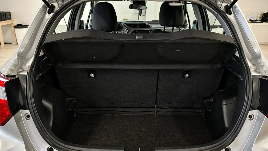 TOYOTA Yaris -