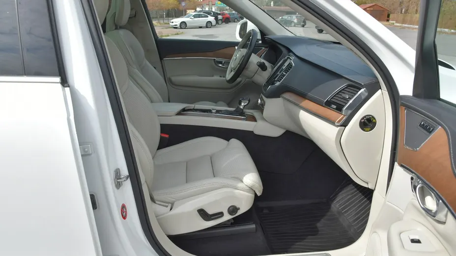 VOLVO XC90 -