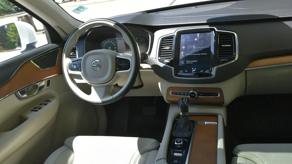 VOLVO XC90 -