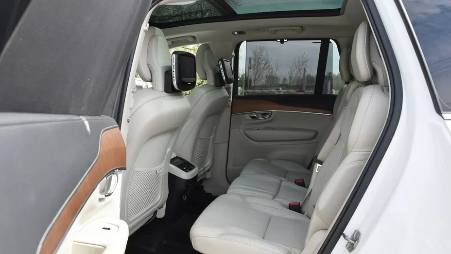 VOLVO XC90 -