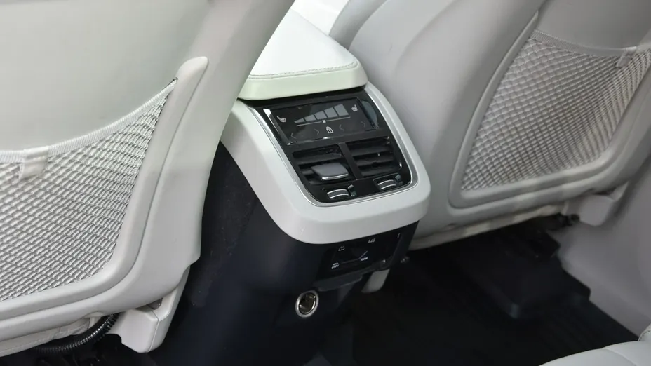 VOLVO XC90 -