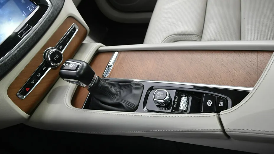 VOLVO XC90 -