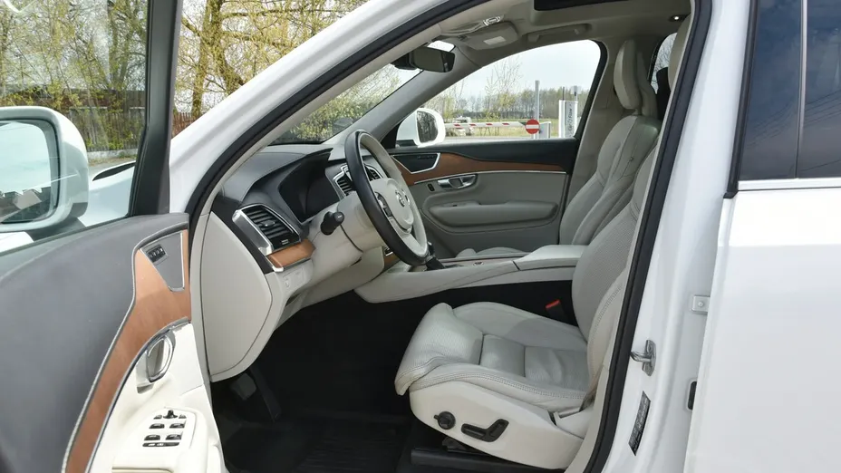 VOLVO XC90 -
