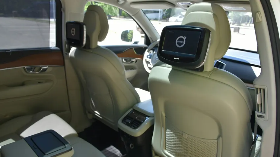 VOLVO XC90 -