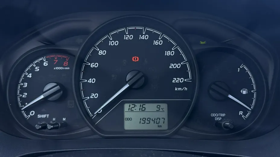TOYOTA Yaris -