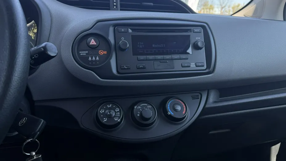 TOYOTA Yaris -