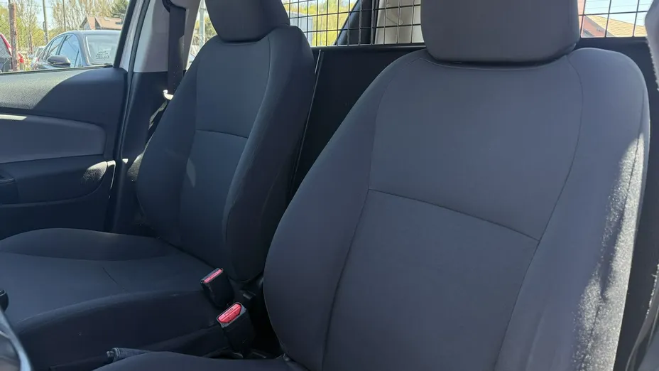 TOYOTA Yaris -