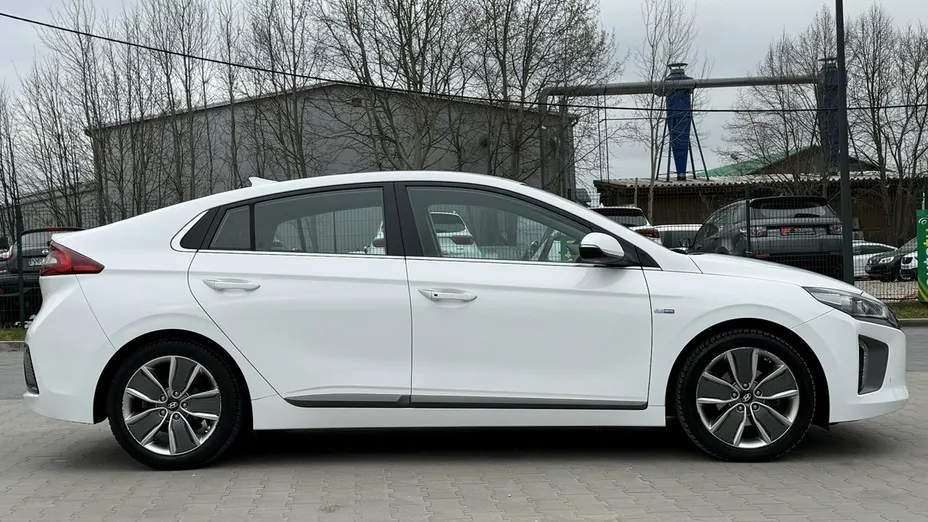 HYUNDAI Ioniq -