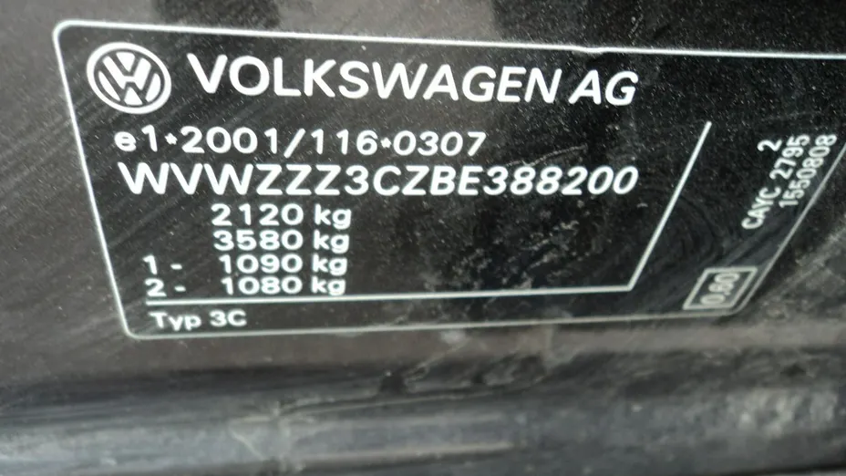 VOLKSWAGEN Passat -