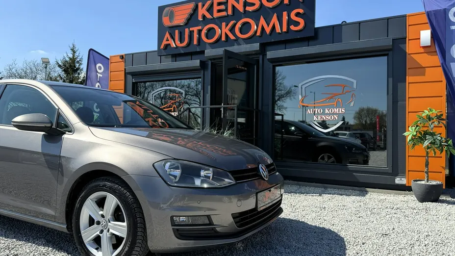 VOLKSWAGEN Golf -