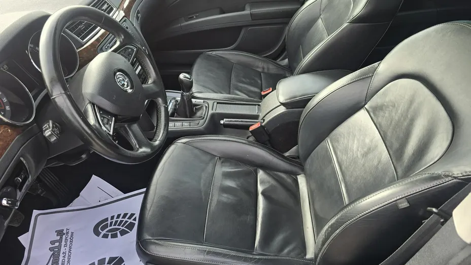 SKODA Superb -