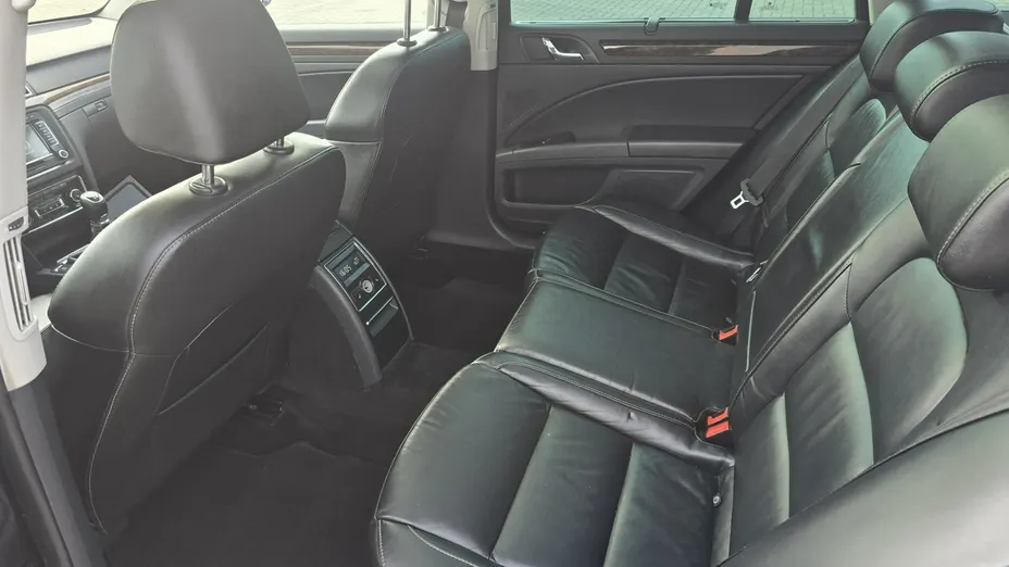 SKODA Superb -