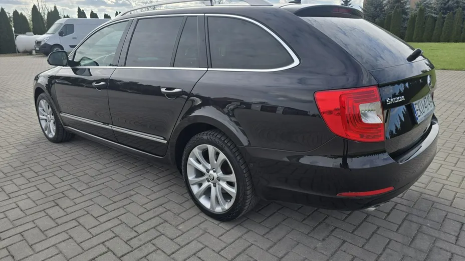 SKODA Superb -
