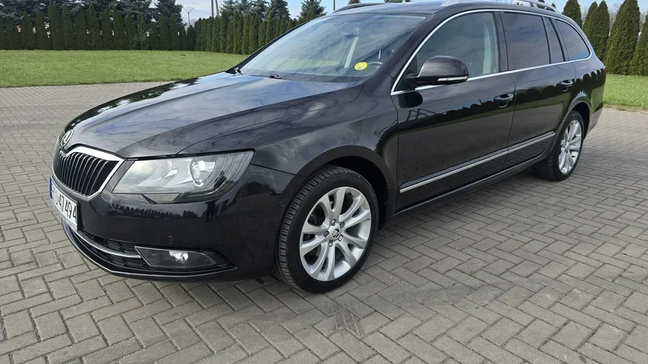 SKODA Superb -