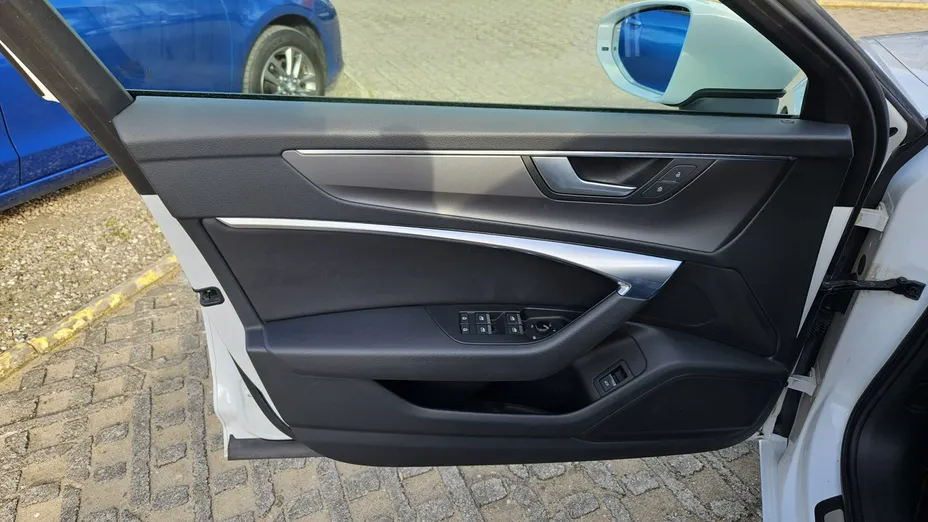 AUDI A6 -