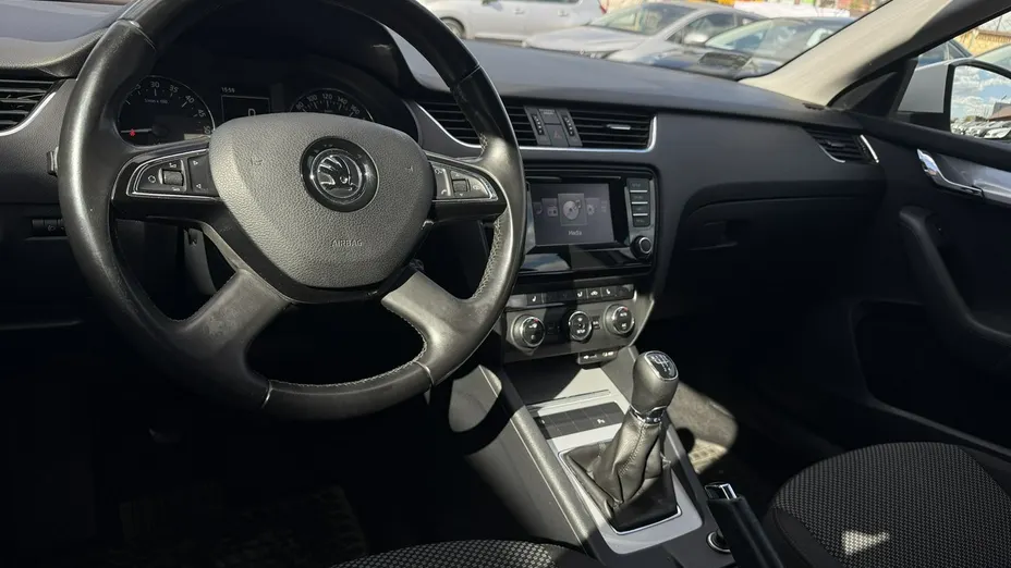 SKODA Octavia -