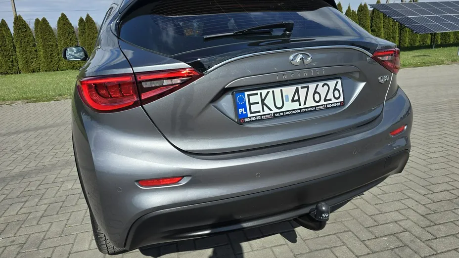 INFINITI Q30 -